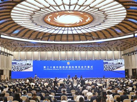 “瓶”聚工会情 “包”送贴心夏——四川省总工会联合四川国际博览集团开展展会送清凉活动