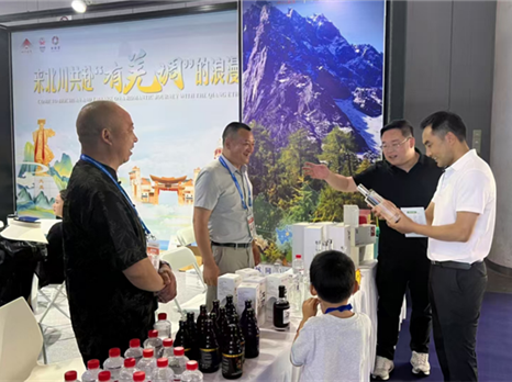 羌山美味飘成都博览集团组织北川县企业参加西博会